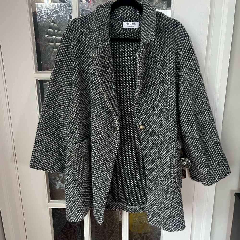 Via Vitale Gray and White Coat | Made In Italy | Size Large